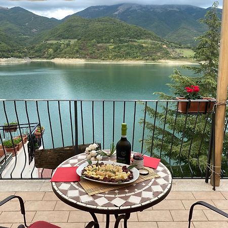 Colle di Tora B&B La Casetta Sul Lago المظهر الخارجي الصورة