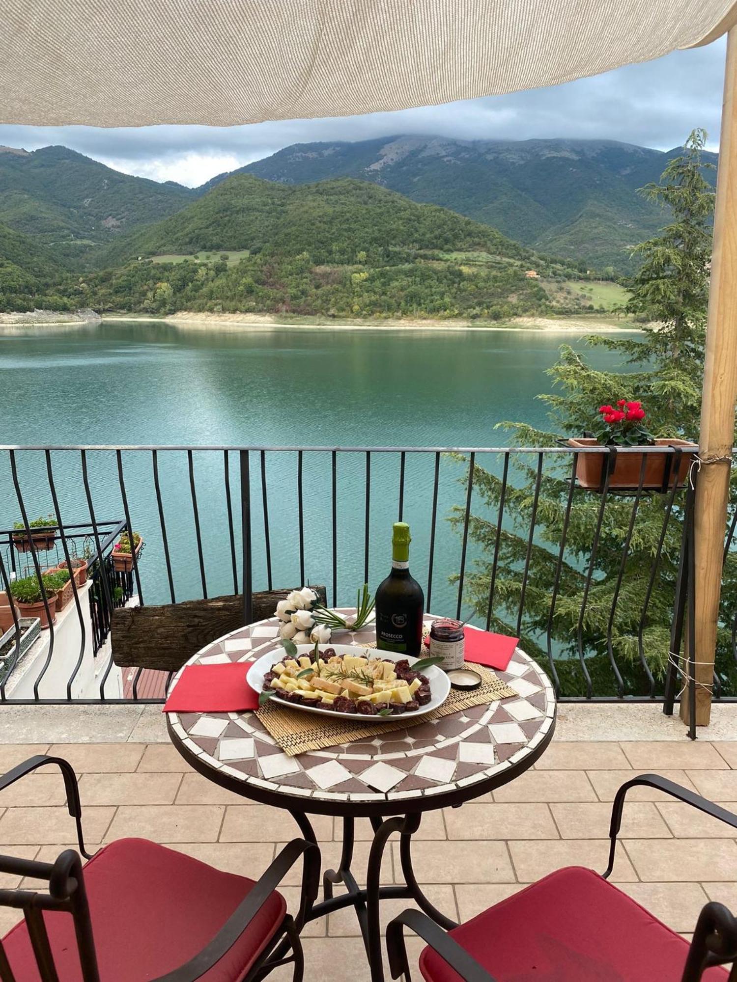 Colle di Tora B&B La Casetta Sul Lago المظهر الخارجي الصورة