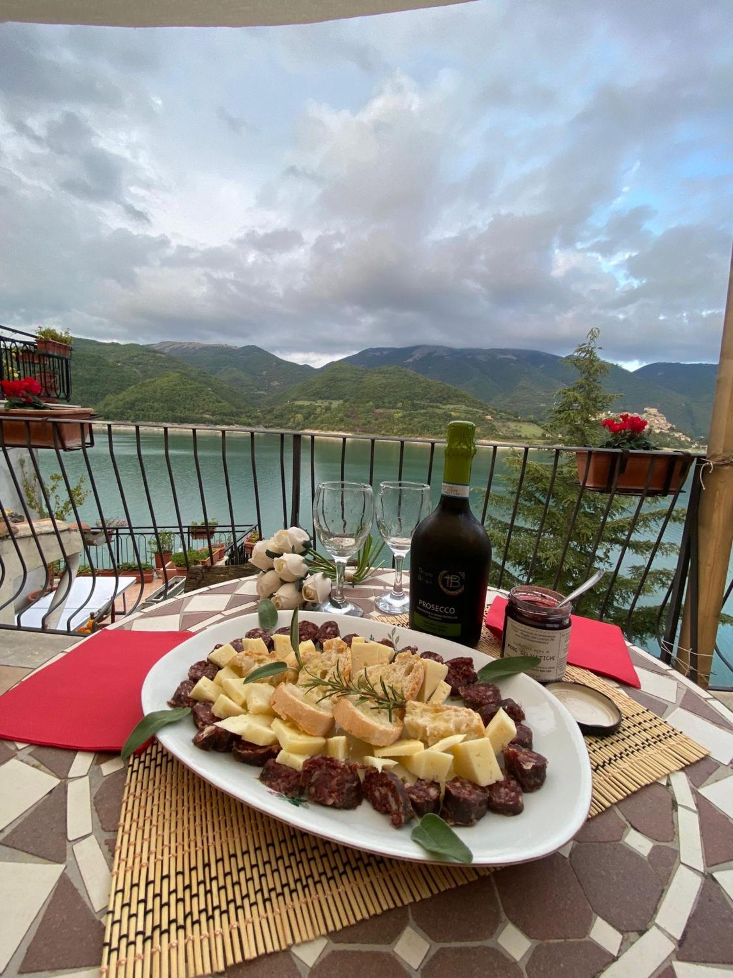 Colle di Tora B&B La Casetta Sul Lago المظهر الخارجي الصورة