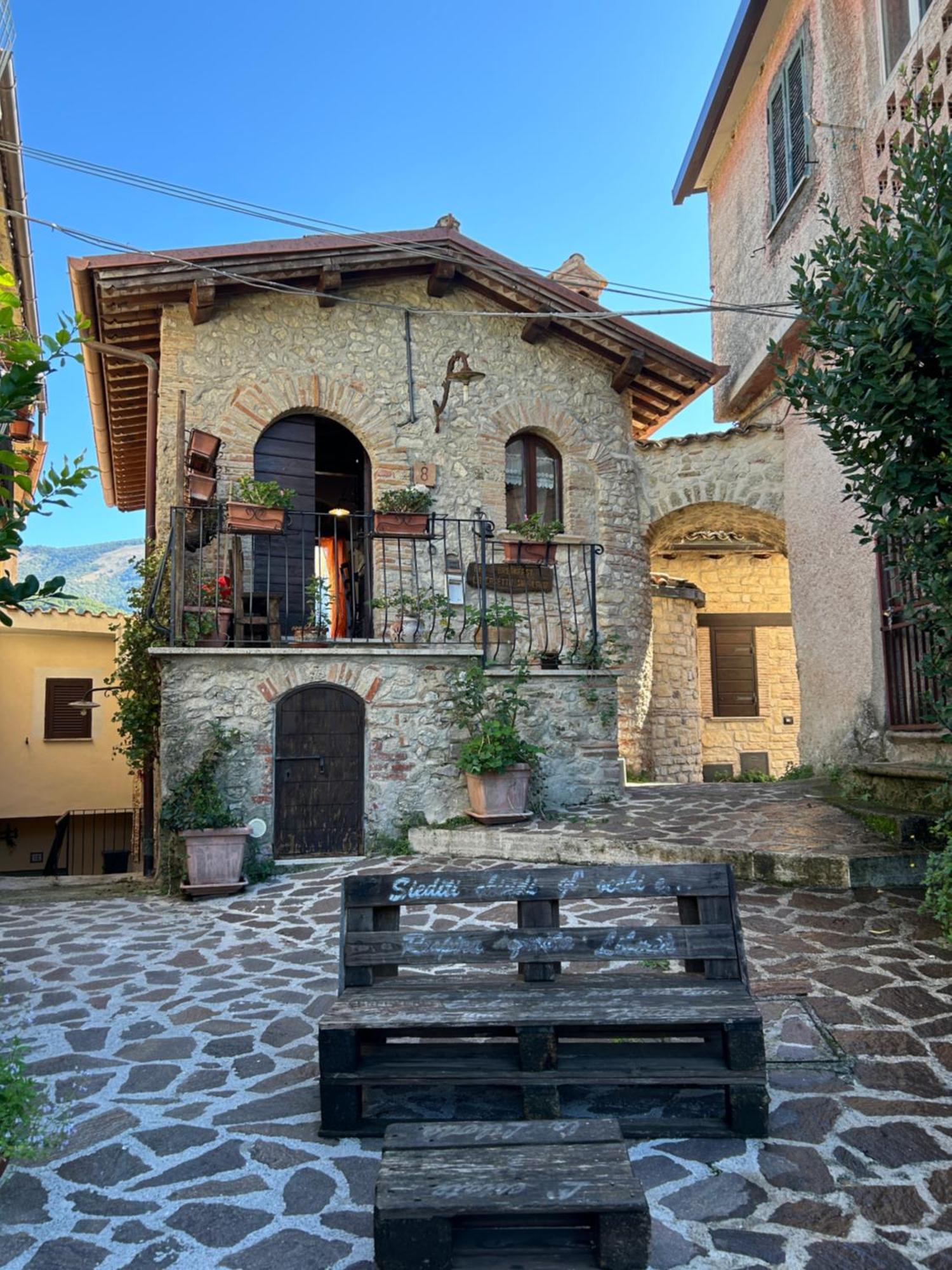 Colle di Tora B&B La Casetta Sul Lago المظهر الخارجي الصورة