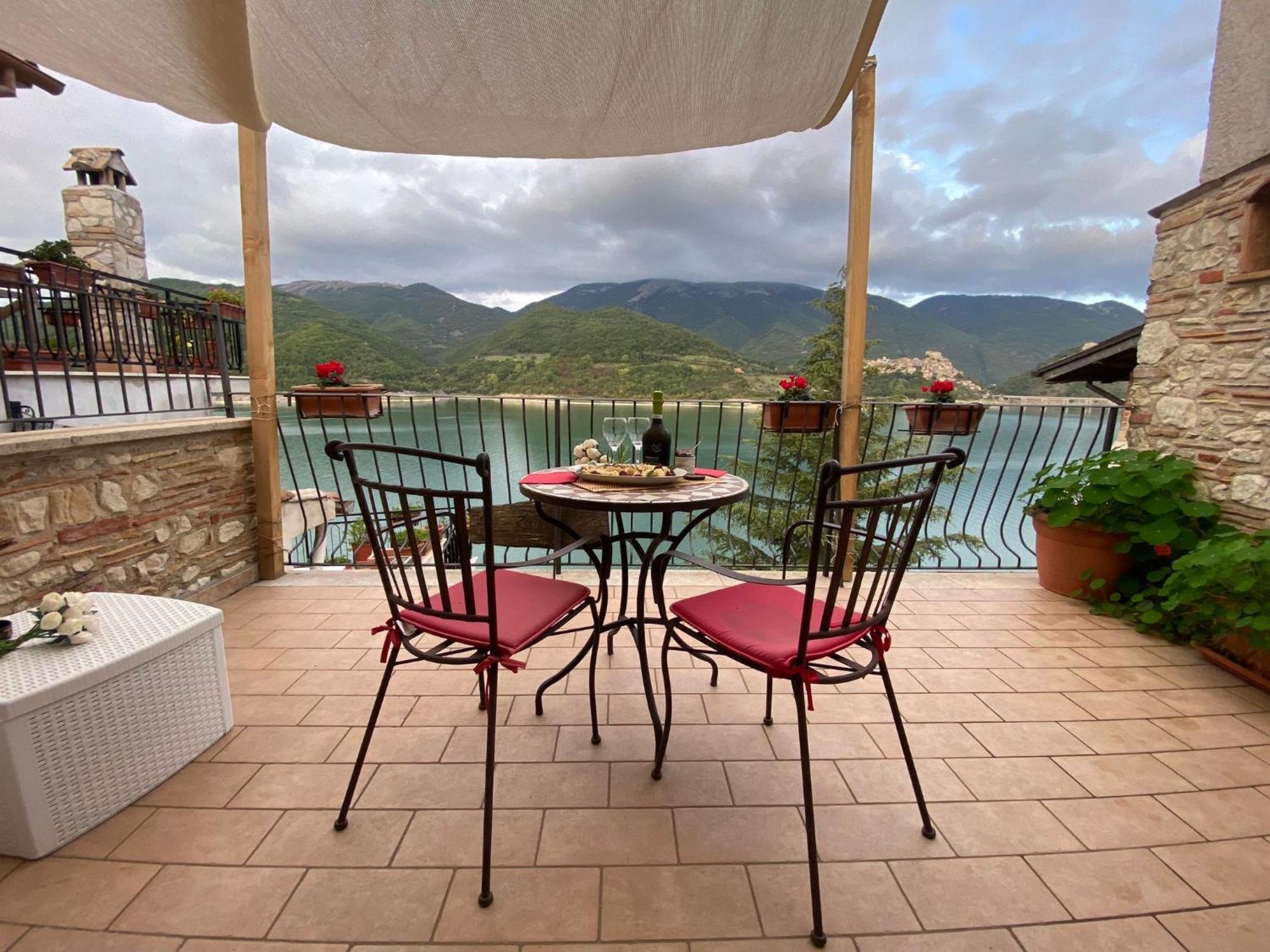 Colle di Tora B&B La Casetta Sul Lago المظهر الخارجي الصورة
