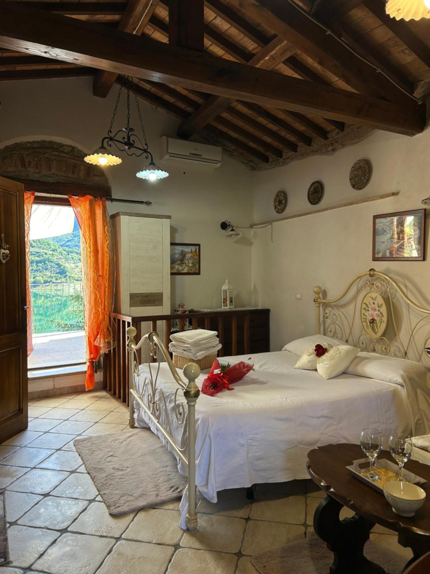 Colle di Tora B&B La Casetta Sul Lago المظهر الخارجي الصورة