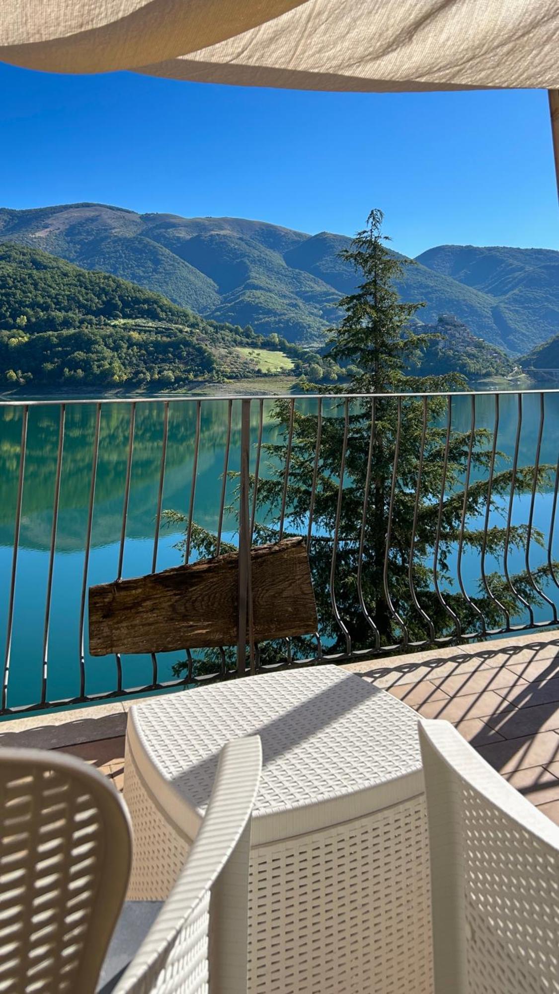 Colle di Tora B&B La Casetta Sul Lago المظهر الخارجي الصورة