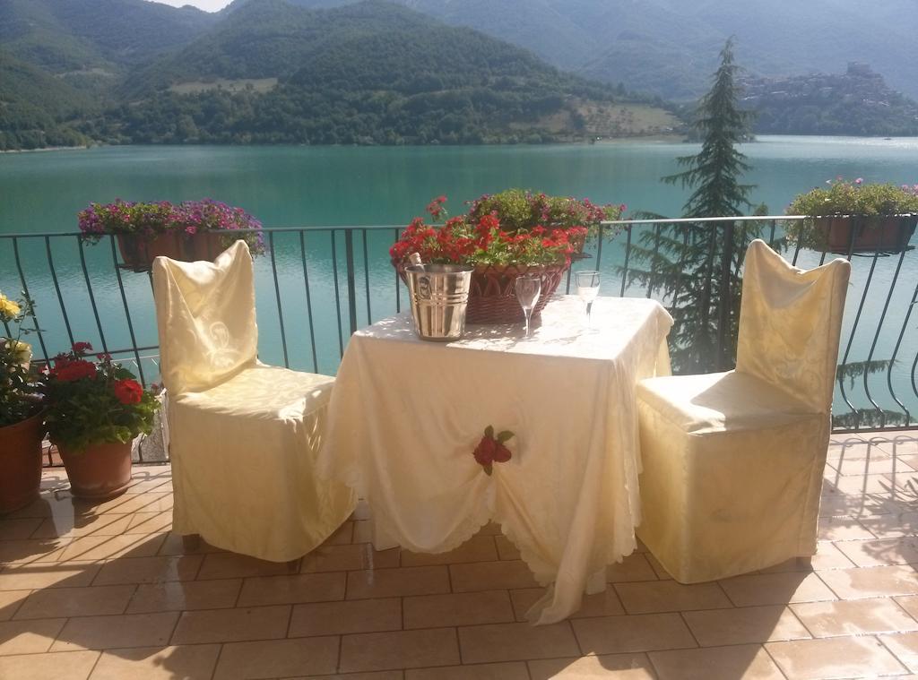 Colle di Tora B&B La Casetta Sul Lago المظهر الخارجي الصورة